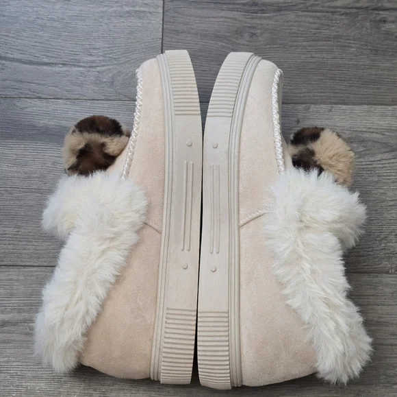 Cozy Fuzzy Soft Warm Slipper Shoes Poms Size 9 Snow Winter Streetwear Natural - Picture 7 of 10